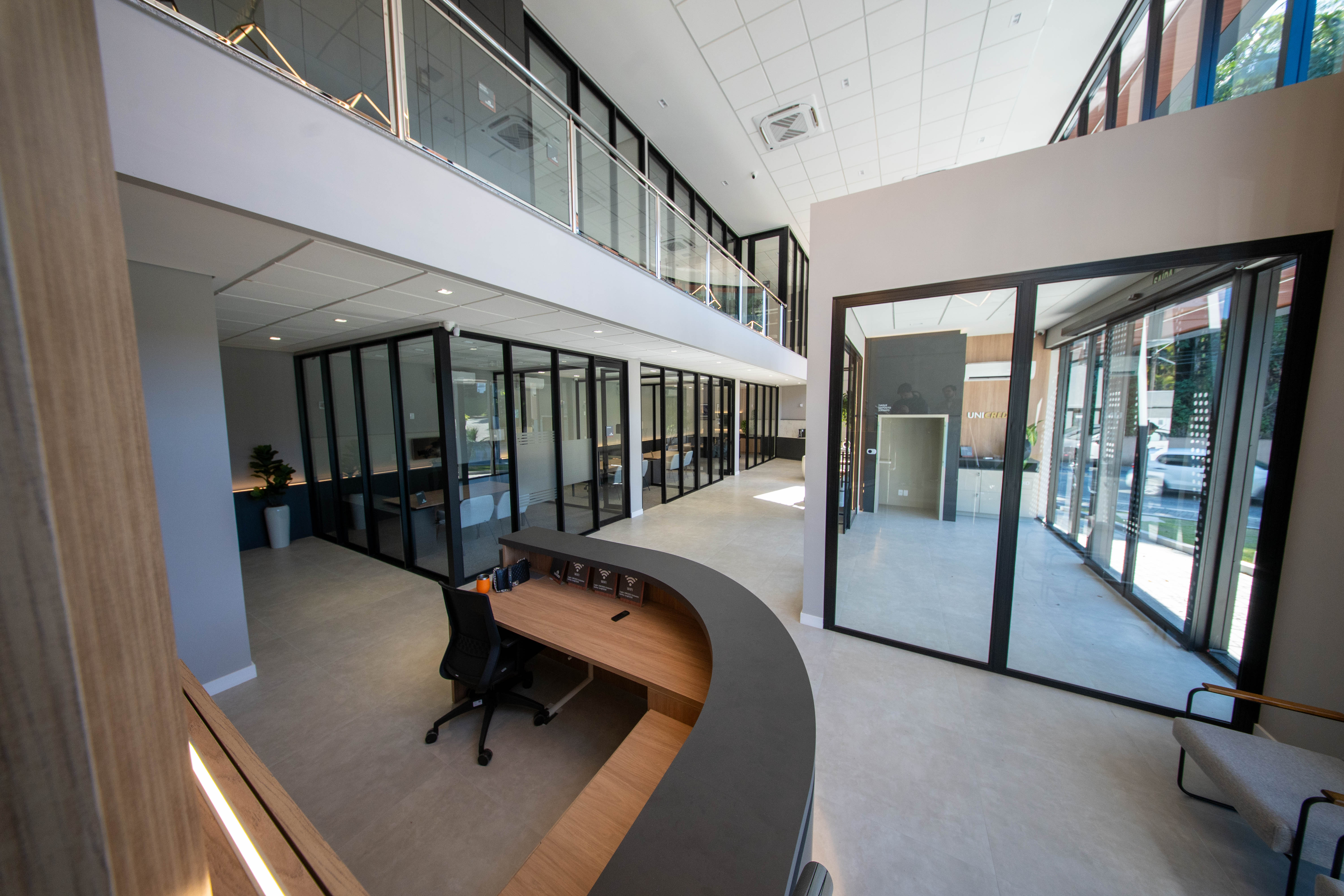 Hall de entrada da agência Unicred — obra pronta RAK Engenharia