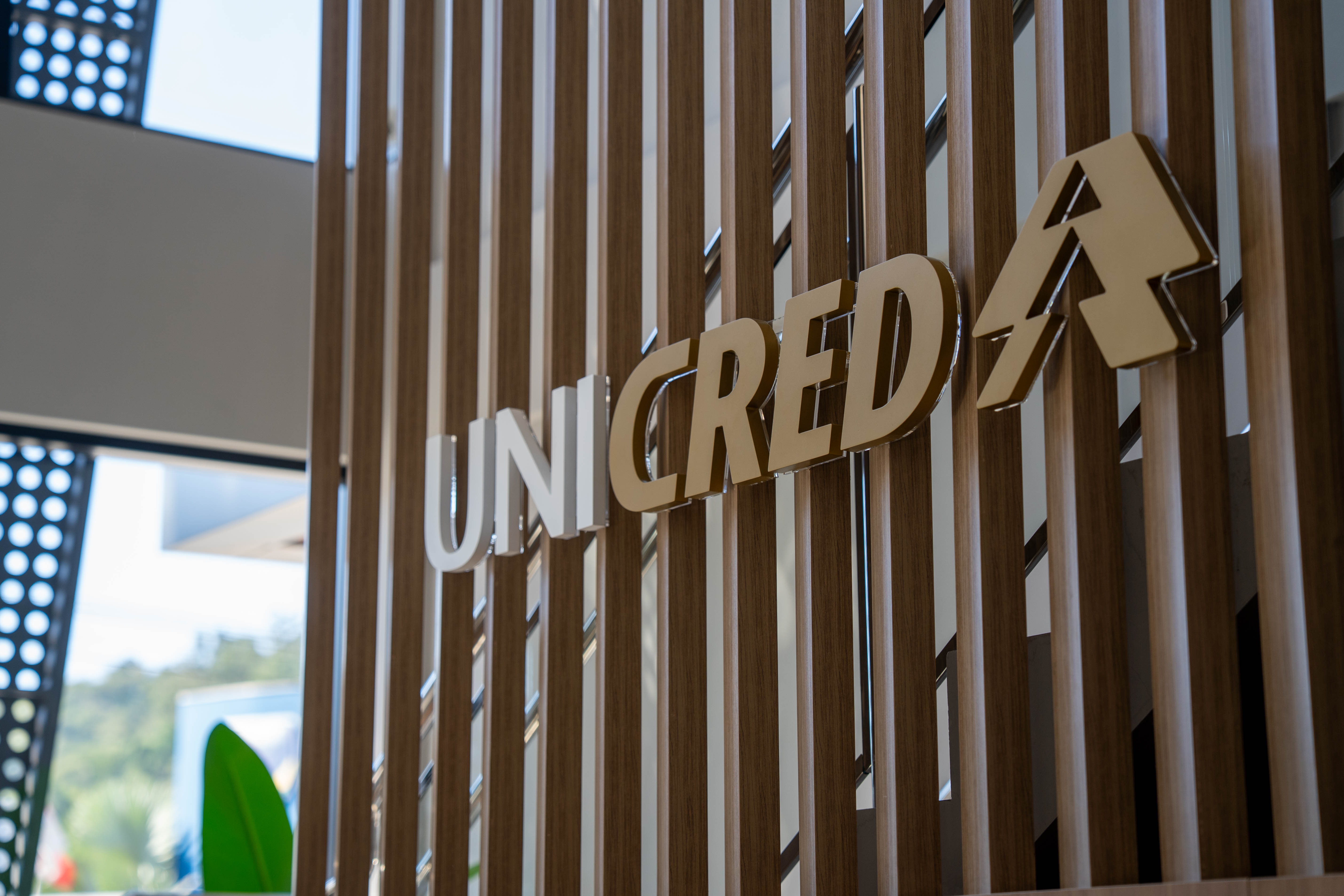 Detalhe de acabamento da agência Unicred — obra pronta RAK Engenharia